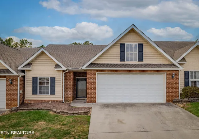 Single family home for sale at 7032 Pemmbrooke Shire Ln, Knoxville, TN 37909 | MLS# 1359375