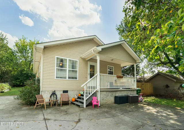 Single family home for sale at 1606 Sevierville Rd, Maryville, TN 37804 | MLS# 1359285