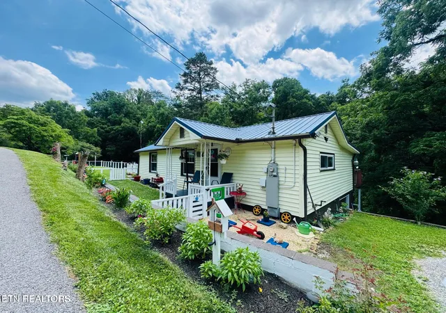 Single family home for sale at 681 Island Cvs Rd, Rocky Top, TN 37769 | MLS# 1359287