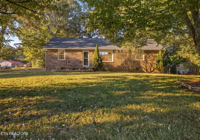Photo 1 of Single family home for sale at 1901 Woodson Dr, Knoxville, TN 37920 | MLS# 1359629 | Listing updated on 2026-10-30