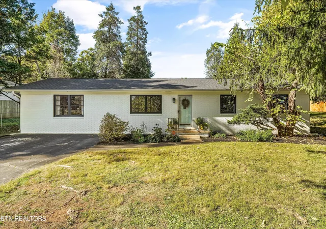 Single family home for sale at 5201 Pryor Dr, Knoxville, TN 37921 | MLS# 1359803