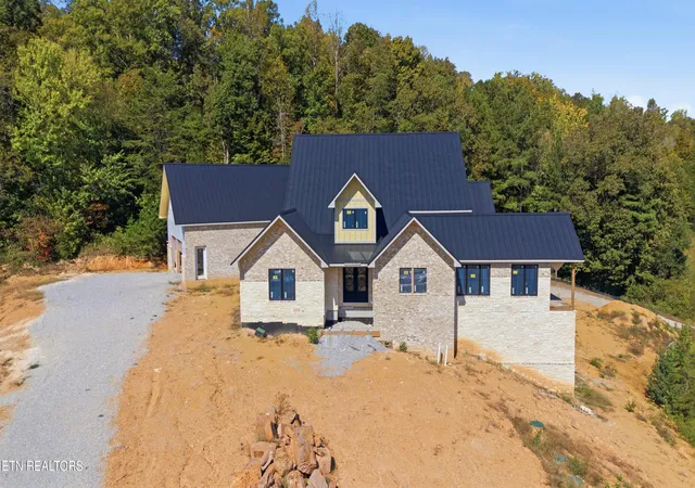 Photo 1 of Single family home for sale at 325 Enclave Way, Kingston, TN 37763 | MLS# 1359601 | Listing updated on 2026-10-29