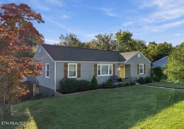 Photo 1 of Sale Pending at 1238 E Moody Ave, Knoxville, TN 37920 | MLS# 1359595 | Listing updated on 2026-10-26