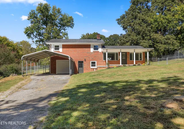 Single family home for sale at 582 Strange Rd, Lenoir City, TN 37772 | MLS# 1359977
