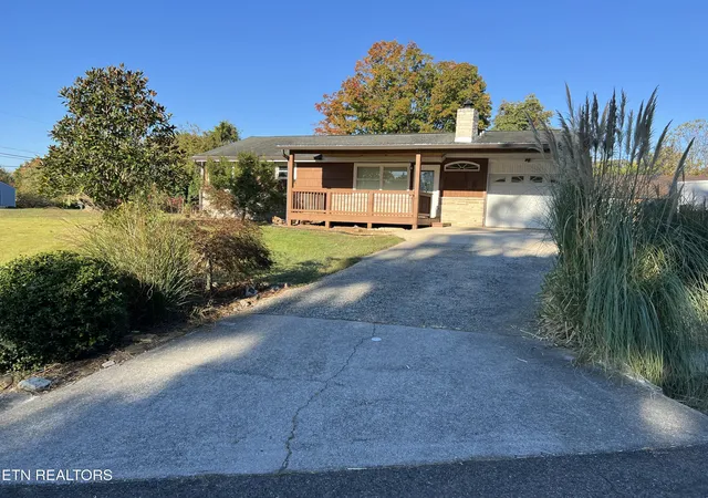 Photo 1 of Single family home for sale at 605 Ozark Cir, Knoxville, TN 37912 | MLS# 1360026 | Listing updated on 2026-10-29