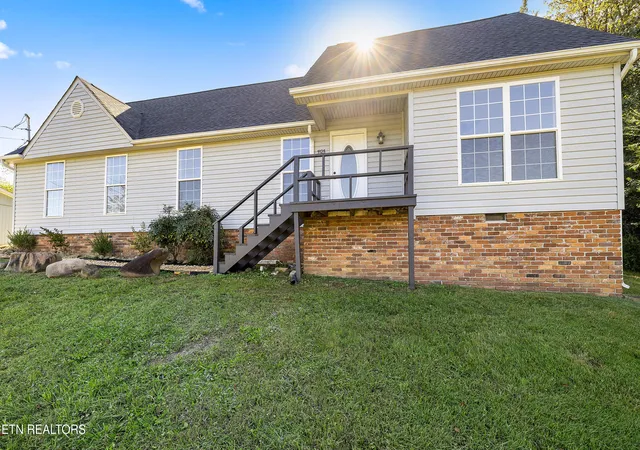 Single family home for sale at 1125 Melton Hl Cir, Clinton, TN 37716 | MLS# 1360101