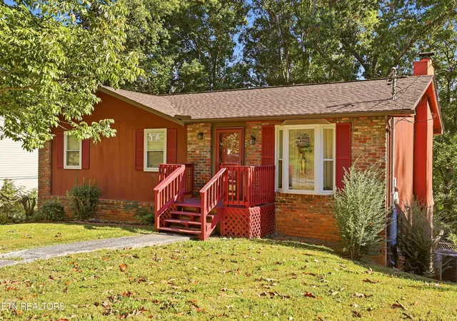 Single family home for sale at 1324 Iroquois St, Knoxville, TN 37915 | MLS# 1359611