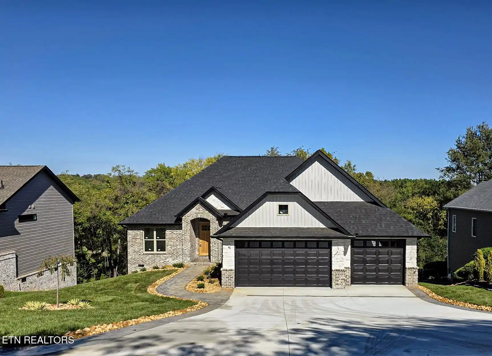 Photo 1 of Single family home for sale at 257 Ootsima Way, Loudon, TN 37774 | MLS# 1359723 | Listing updated on 2026-10-27