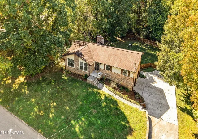 Photo 1 of Single family home for sale at 733 Valley Dale Rd, Knoxville, TN 37923 | MLS# 1359984 | Listing updated on 2026-10-28