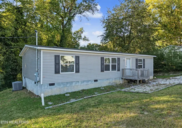 Single family home for sale at 438 Jarnigan St, Clinton, TN 37716 | MLS# 1360035