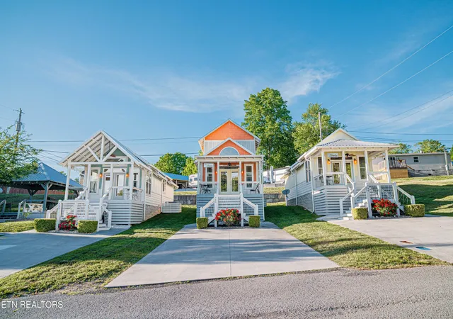 Single family home for sale at 739 Indian River Boat Dock Rd, Jacksboro, TN 37757 | MLS# 1359864