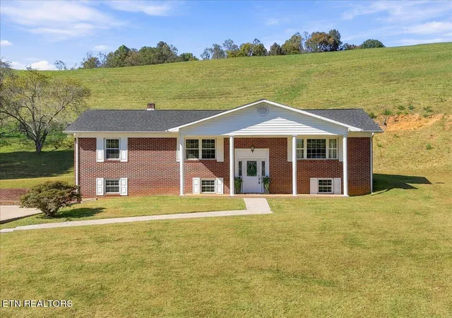Photo 1 of Single family home for sale at 216 Ron Trent Rd, Sneedville, TN 37869 | MLS# 1359816 | Listing updated on 2026-10-23