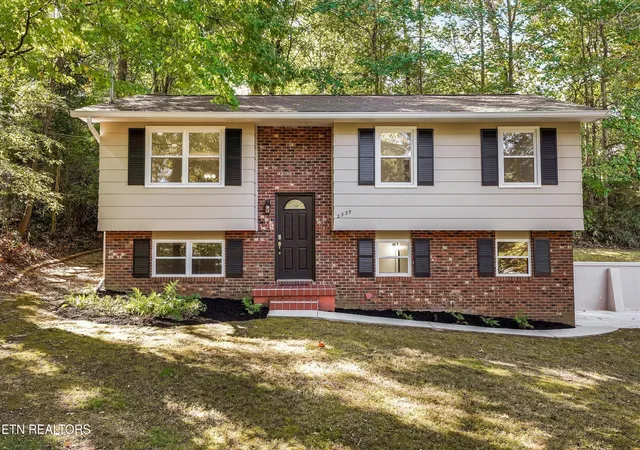 Single family home for sale at 2329 Roundtree Rd, Knoxville, TN 37923 | MLS# 1360036