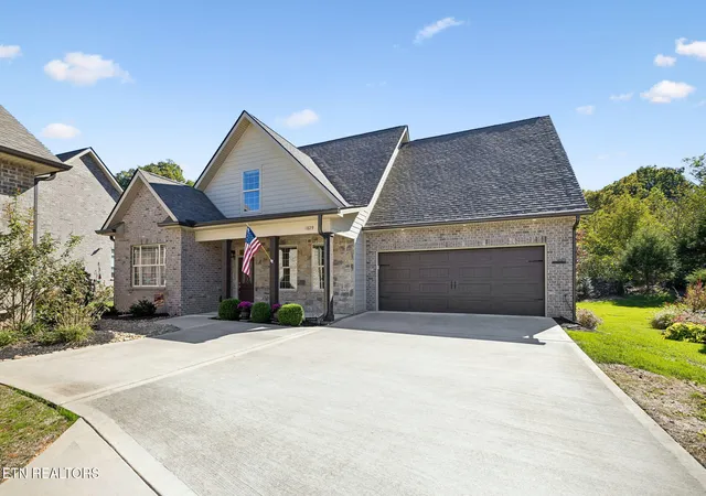 Photo 1 of Single family home for sale at 1829 Mountain Dr, Lenoir City, TN 37772 | MLS# 1360060 | Listing updated on 2026-10-30