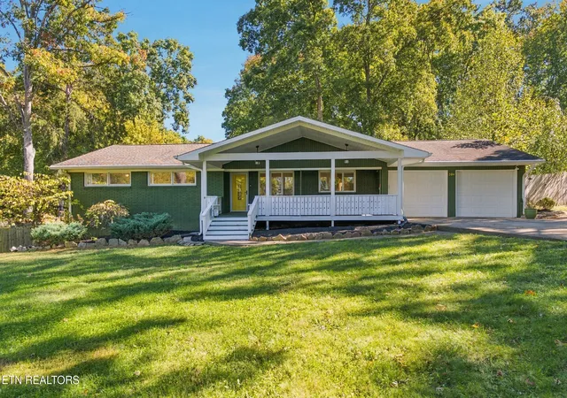 Photo 1 of Single family home for sale at 304 Land Oak Rd, Knoxville, TN 37922 | MLS# 1360116 | Listing updated on 2026-10-29