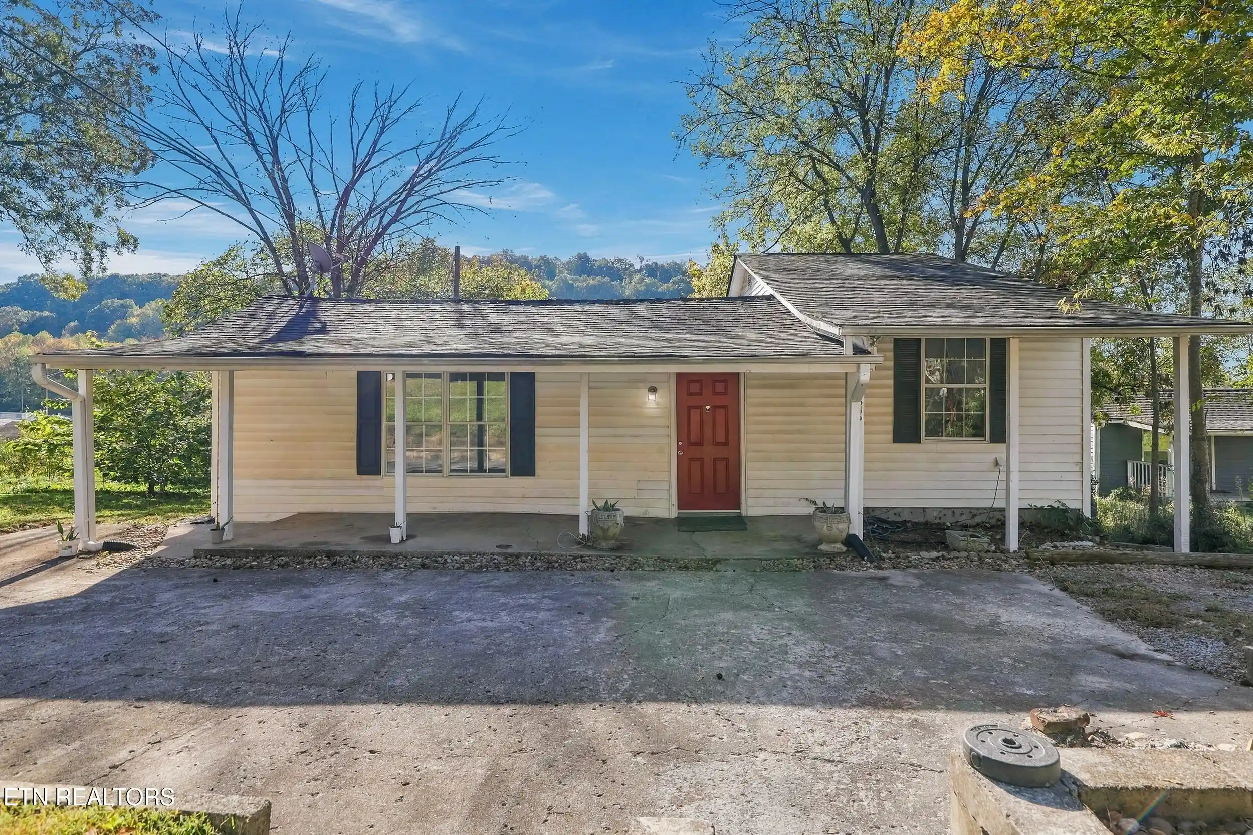 Single family home for sale at 2646 Greenway Dr, Knoxville, TN 37918 | MLS# 1360583