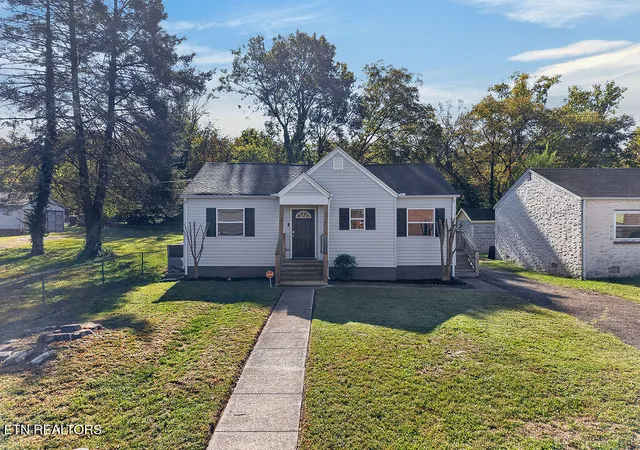 Photo 1 of Sale Pending at 3720 Ivy Ave, Knoxville, TN 37914 | MLS# 1360113 | Listing updated on 2026-10-29