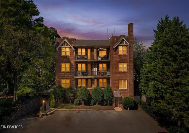 Photo 1 of Condo for sale at 190 N Crest Rd #4, Chattanooga, TN 37404 | MLS# 1360199 | Listing updated on 2026-10-27