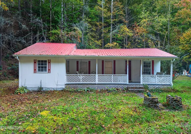 Photo 1 of Single family home for sale at 814 Adams Ln, Mooresburg, TN 37811 | MLS# 1360183 | Listing updated on 2026-10-27