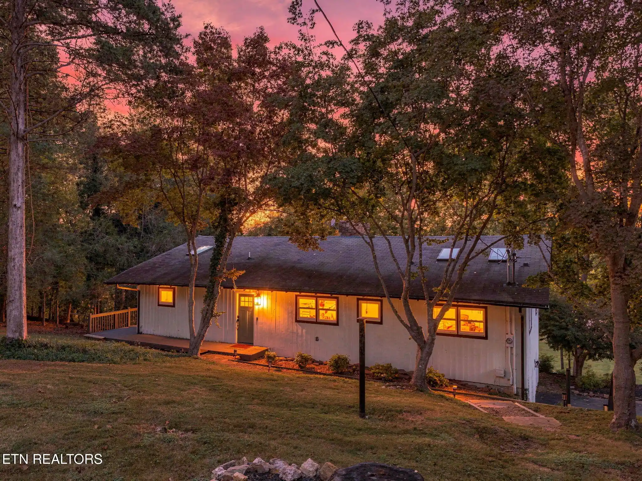 Single family home for sale at 1464 Twin Coves Dr, Lenoir City, TN 37772 | MLS# 1360635