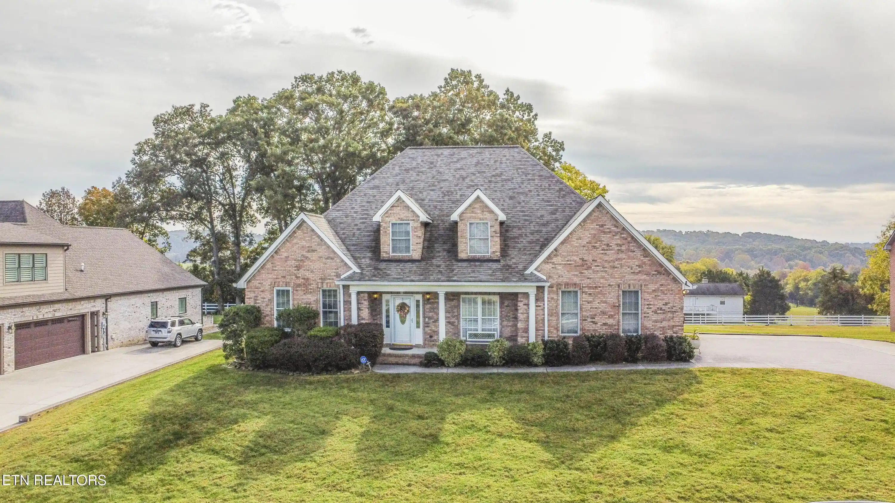 Single family home for sale at 530 Oak Chase Blvd, Lenoir City, TN 37772 | MLS# 1360543
