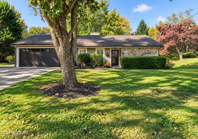 Photo 1 of Sale Pending at 11803 Autumn Leaves Ln, Farragut, TN 37934 | MLS# 1360472 | Listing updated on 2026-10-29