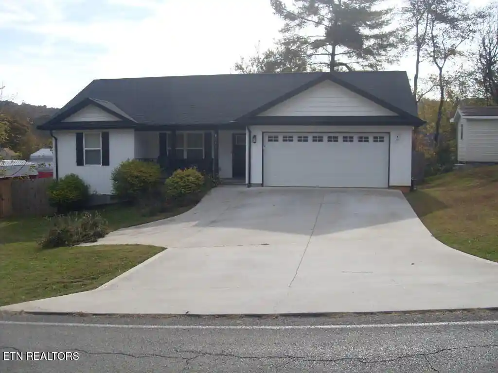 Single family home for sale at 723 Ridgeview Dr, Clinton, TN 37716 | MLS# 1360566