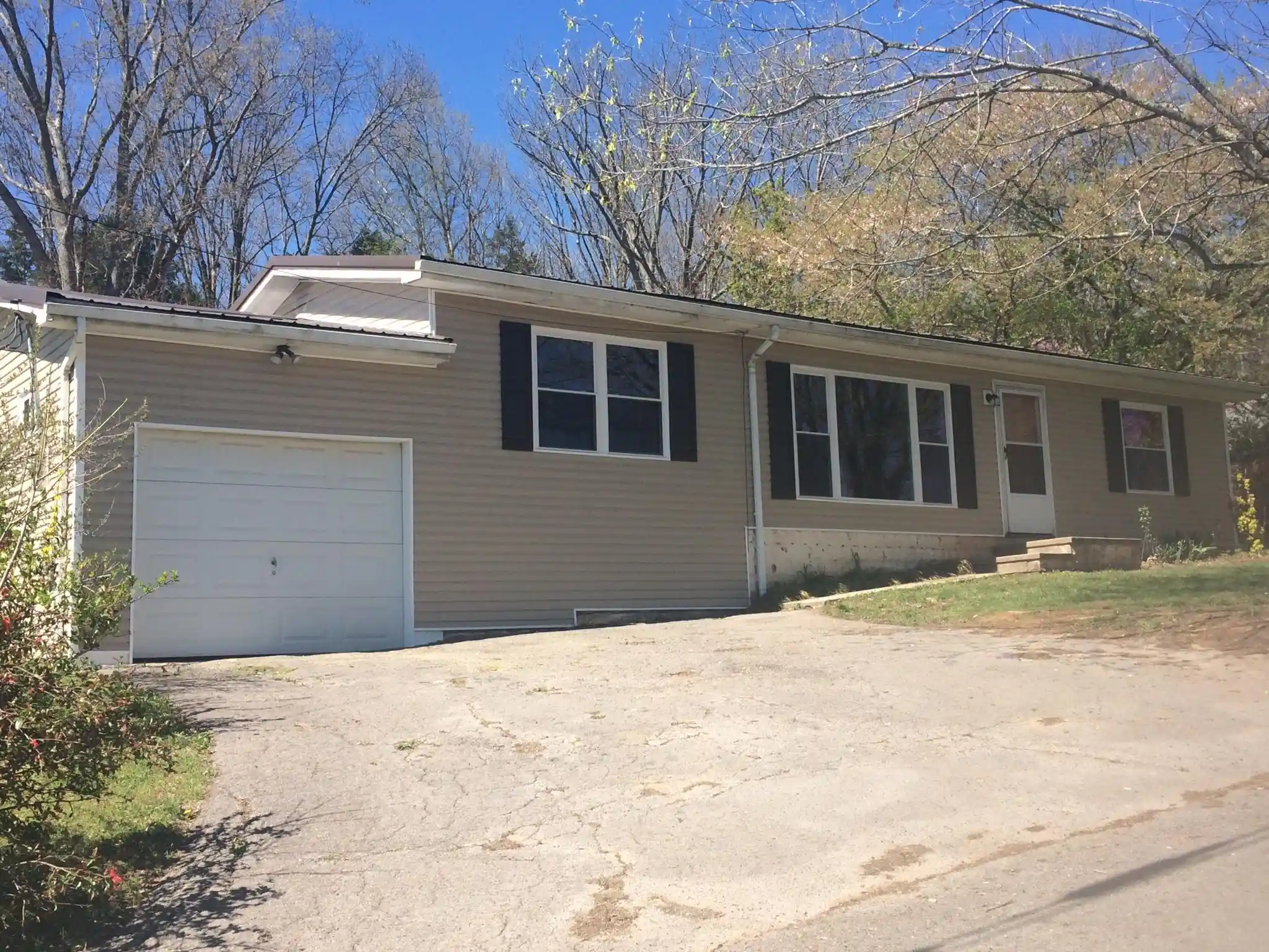 Single family home for sale at 127 Granby Ln, Harrogate, TN 37752 | MLS# 1360586