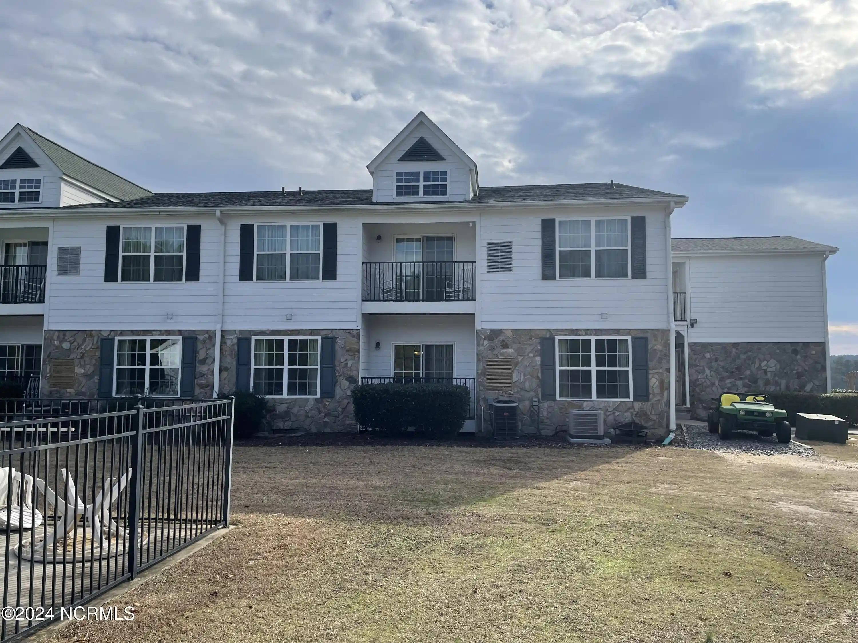 Listing Photo 2 - Condo for sale in 518 Little River Farm Blvd located at 518 Little River Farm Blvd, Carthage, NC 28327 - Unit #C100