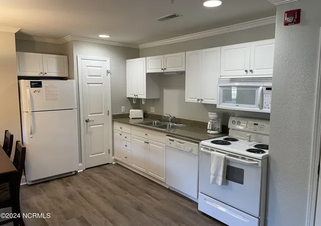 Listing Photo 3 - Condo for sale in building located at 518 Little River Farm Blvd, Carthage, NC 28327 - Unit #C100