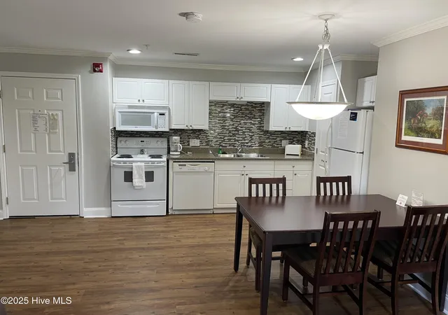Listing Photo 3 - Condo for sale in building located at 520 Little River Farm Blvd, Carthage, NC 28327 - Unit #C106
