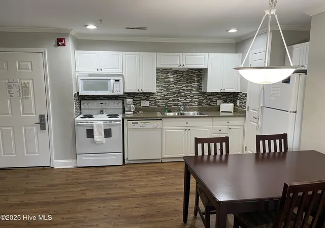 Listing Photo 4 - Condo for sale in building located at 520 Little River Farm Blvd, Carthage, NC 28327 - Unit #C106