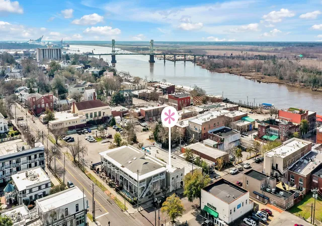 Listing Photo 3 - Condo for sale in building located at 118 Dock St, Wilmington, NC 28401 - Unit #Apt 9