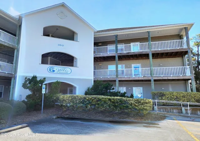 Listing Photo 1 - Condo for sale in building located at 100 Lighthouse Ln, Cedar Point, NC 28584 - Unit #D3