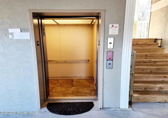 Listing Photo 5 - Condo for sale in building located at 100 Lighthouse Ln, Cedar Point, NC 28584 - Unit #D3