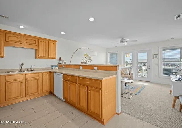 Listing Photo 4 - Condo for sale in building located at 5022 E Oak Island Dr, Oak Island, NC 28465 - Unit #Apt 3