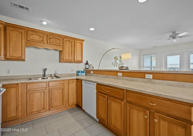Listing Photo 5 - Condo for sale in building located at 5022 E Oak Island Dr, Oak Island, NC 28465 - Unit #Apt 3
