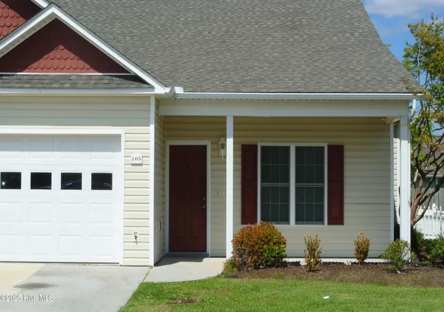 Listing Photo 2 - Condo for sale in building located at 105 Palmetto Pl Cir, Beaufort, NC 28516