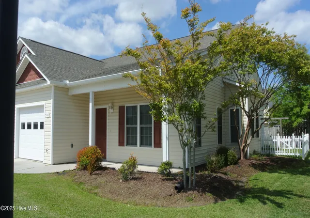 Listing Photo 3 - Condo for sale in building located at 105 Palmetto Pl Cir, Beaufort, NC 28516