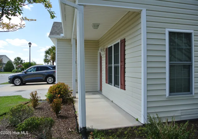 Listing Photo 4 - Condo for sale in building located at 105 Palmetto Pl Cir, Beaufort, NC 28516