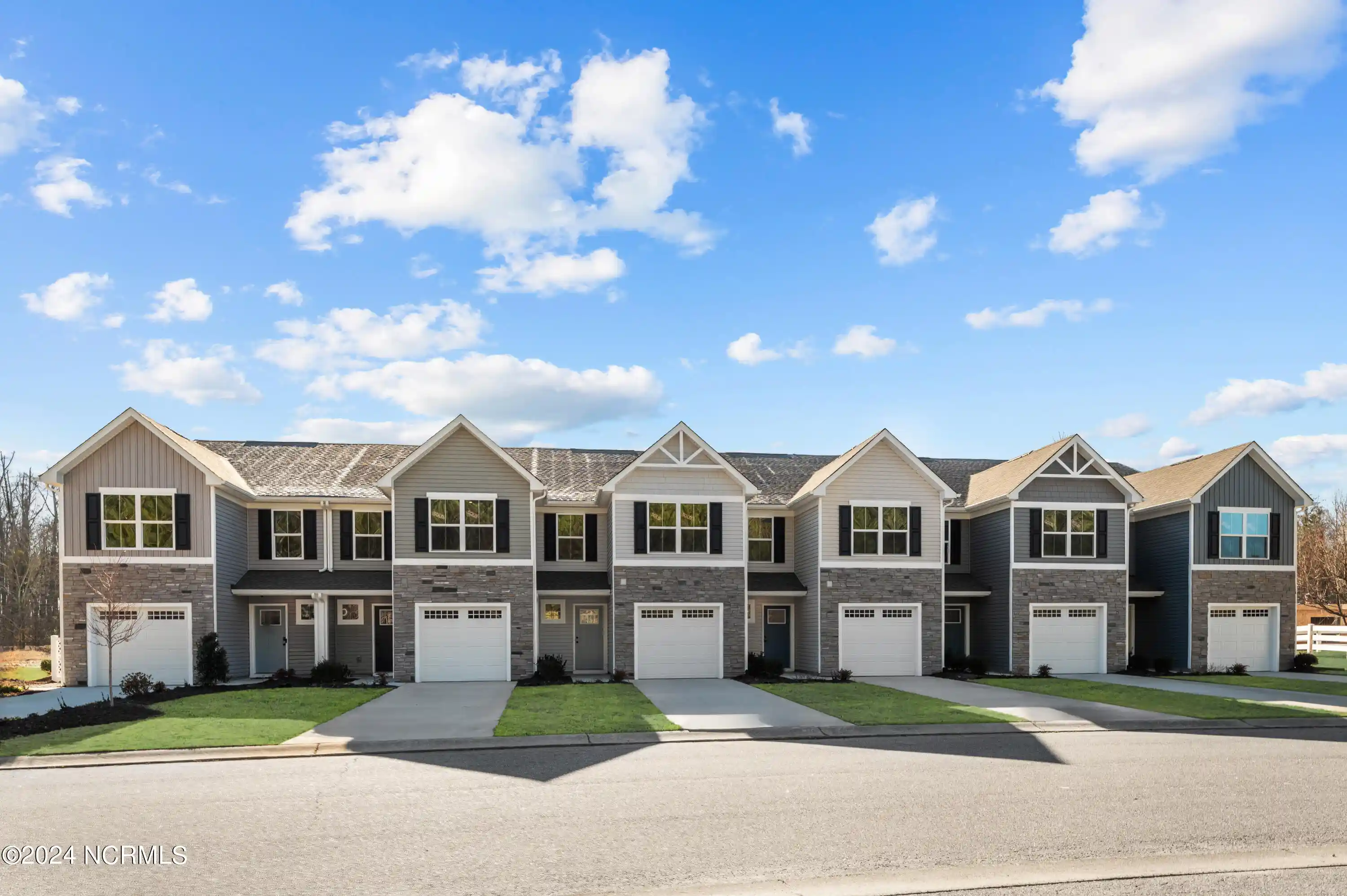 Listing Photo 1 - Condo for sale in 2302 Starling Wy located at 2302 Starling Wy, Elizabeth City, NC 27909 - Unit 2302 Starling Way