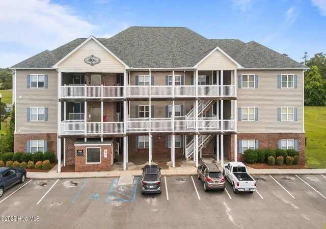 Listing Photo 2 - Condo for sale in building located at 404 Penny Ln, Morehead City, NC 28557 - Unit #F