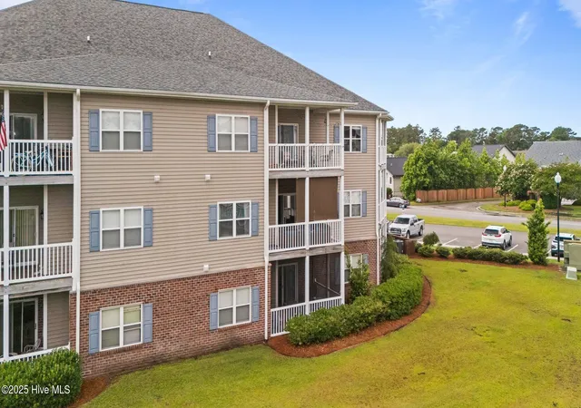 Listing Photo 3 - Condo for sale in building located at 404 Penny Ln, Morehead City, NC 28557 - Unit #F