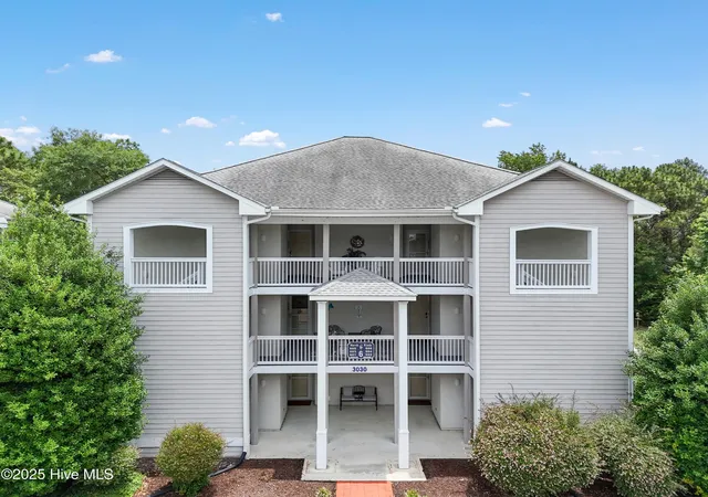 Listing Photo 3 - Condo for sale in building located at 3030 Marsh Winds Cir, St. James, NC 28461 - Unit #605
