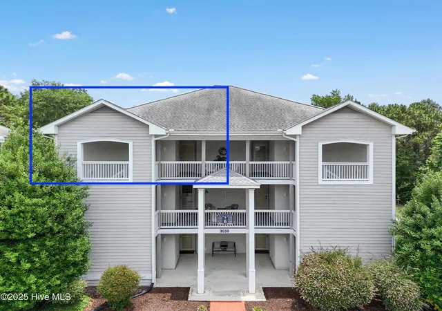 Listing Photo 1 - Condo for sale in building located at 3030 Marsh Winds Cir, St. James, NC 28461 - Unit #605