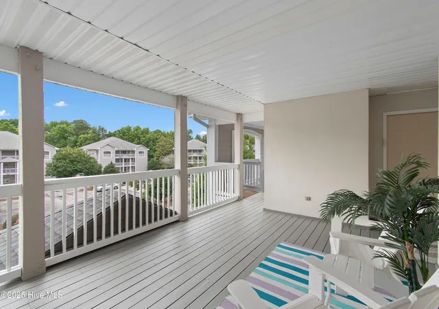 Listing Photo 5 - Condo for sale in building located at 3030 Marsh Winds Cir, St. James, NC 28461 - Unit #605