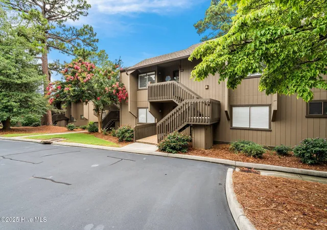 Listing Photo 2 - Condo for sale in building located at 800Th St Andrews Dr, Pinehurst, NC 28374 - Unit #234