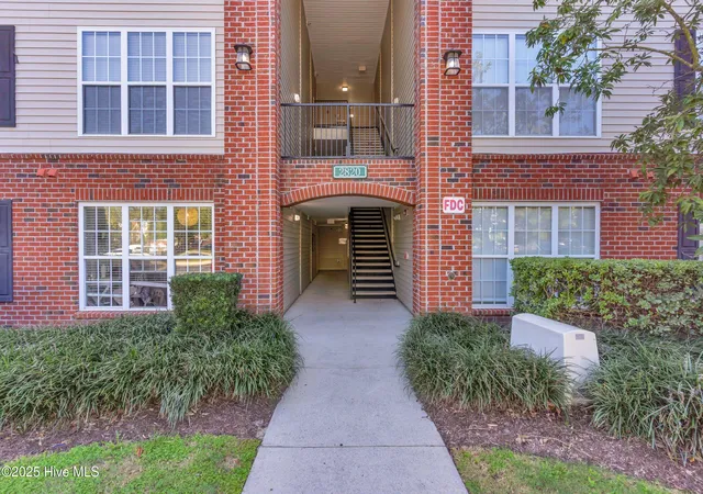 Listing Photo 1 - Condo for sale in building located at 2820 Bloomfield Ln, Wilmington, NC 28412 - Unit #Unit 204