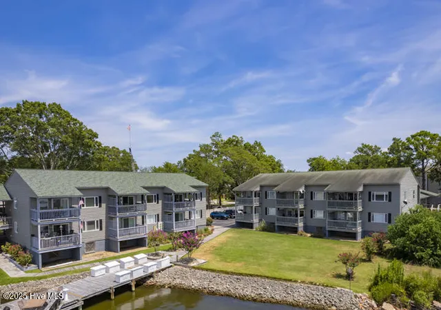 Listing Photo 2 - Condo for sale in building located at 303 Midyette St, Oriental, NC 28571 - Unit #A1