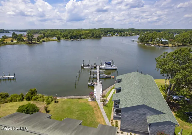 Listing Photo 3 - Condo for sale in building located at 303 Midyette St, Oriental, NC 28571 - Unit #A1